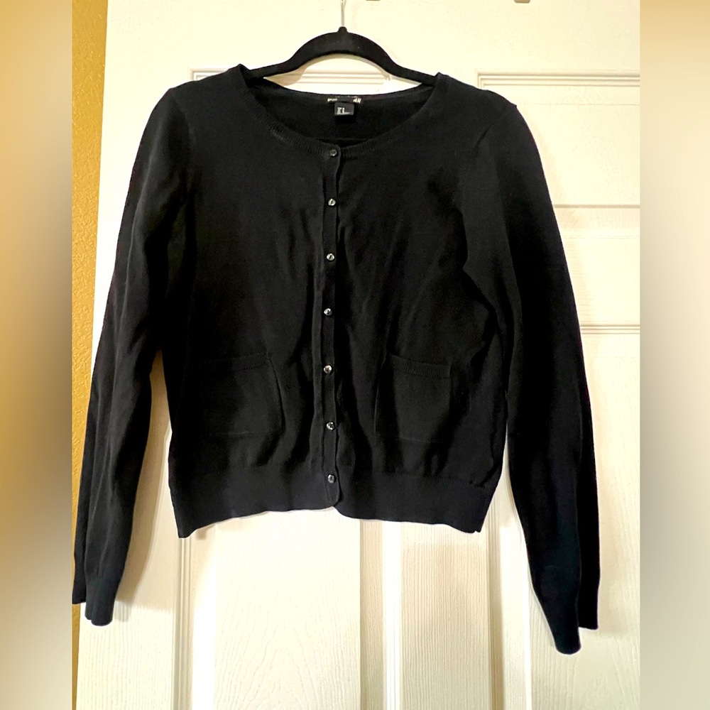 H & M black basic basic cardigan sweater size medium women’s long sleeve
